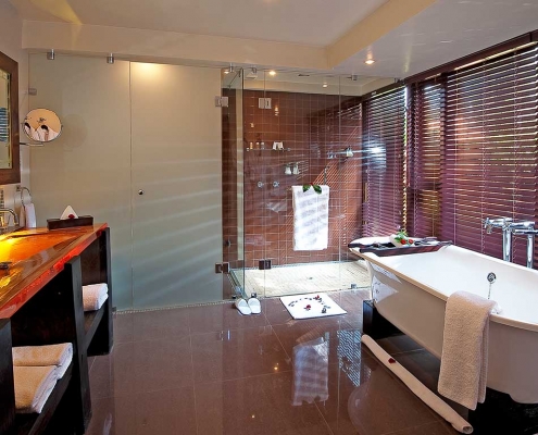 Arusha Coffee Lodge Suite Bathroom