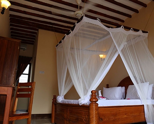 Amaan Beach Bungalows full-size bed