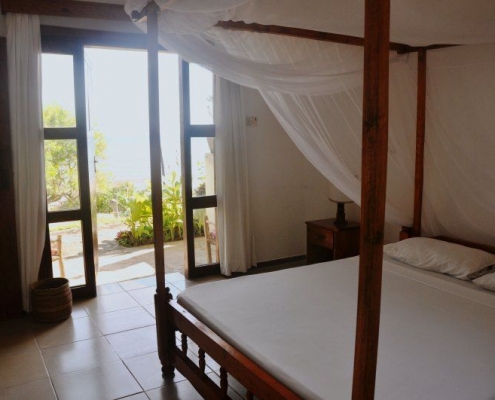 Bagamoyo Country Club full-size bed